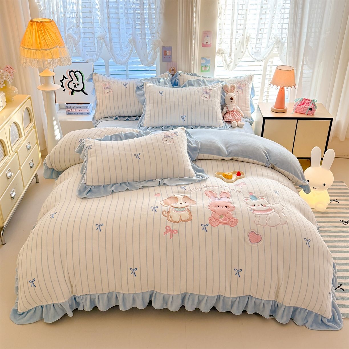 91家纺网 家纺一手货源 找家纺 （总）绒棉世家 2025秋冬新款卡通消光牛奶绒贴布绣四件套-多巴胺系列