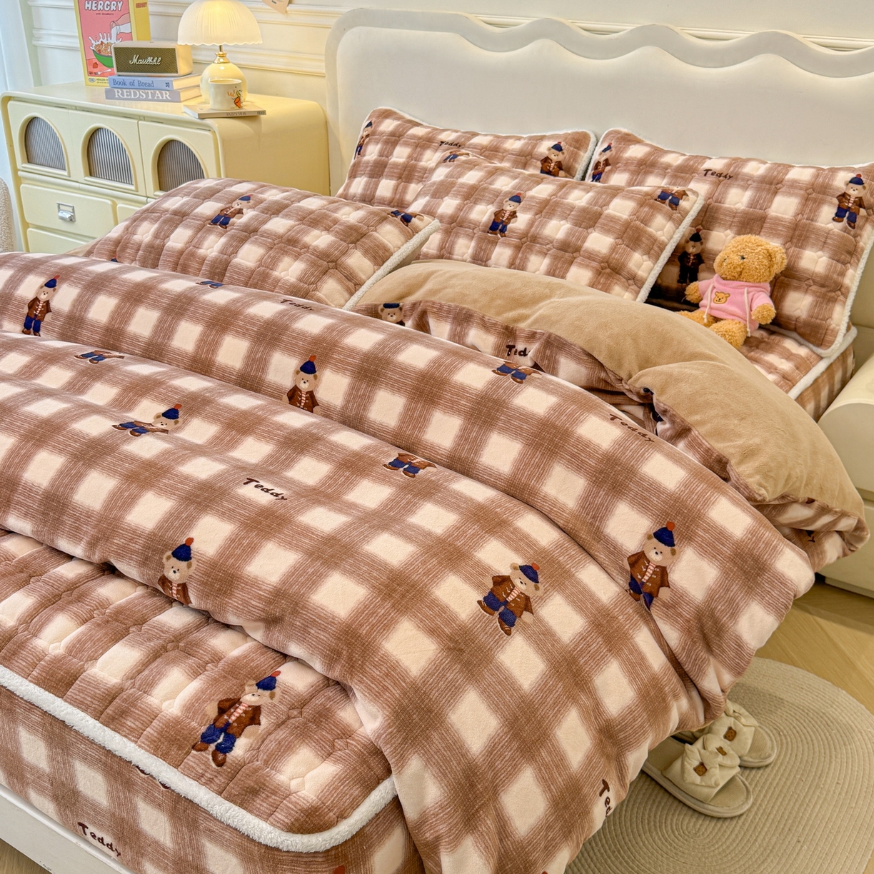 91家纺网 家纺一手货源 找家纺 LIFE.丽芙 2025秋冬新款A类牛奶绒加厚夹棉床笠+被套组合四件套 芭乐