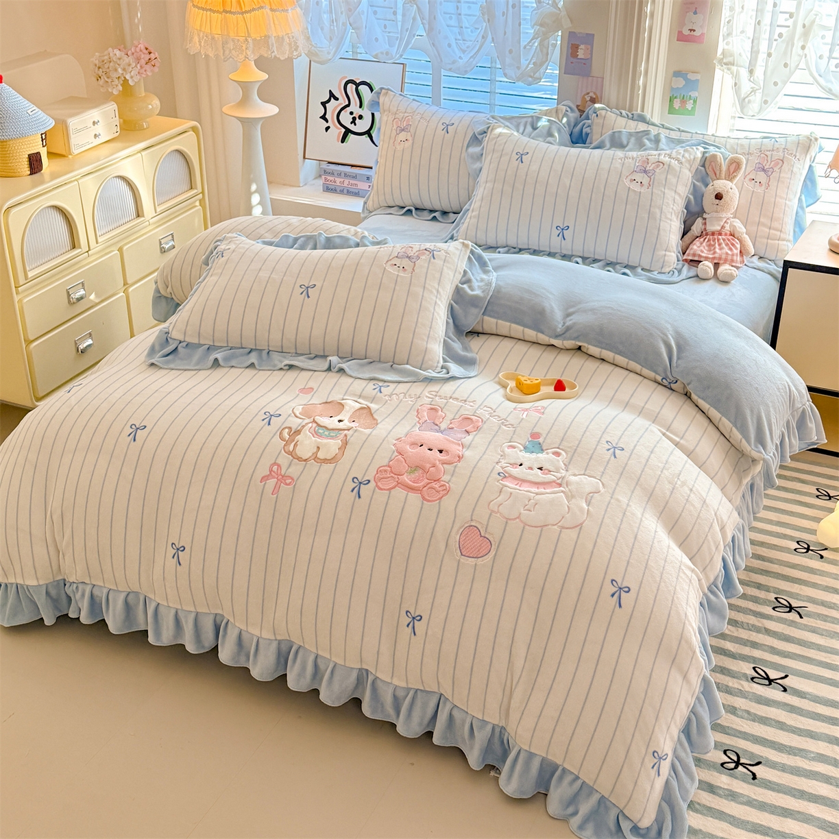 91家纺网 家纺一手货源 找家纺 （总）绒棉世家 2025秋冬新款卡通消光牛奶绒贴布绣四件套-多巴胺系列