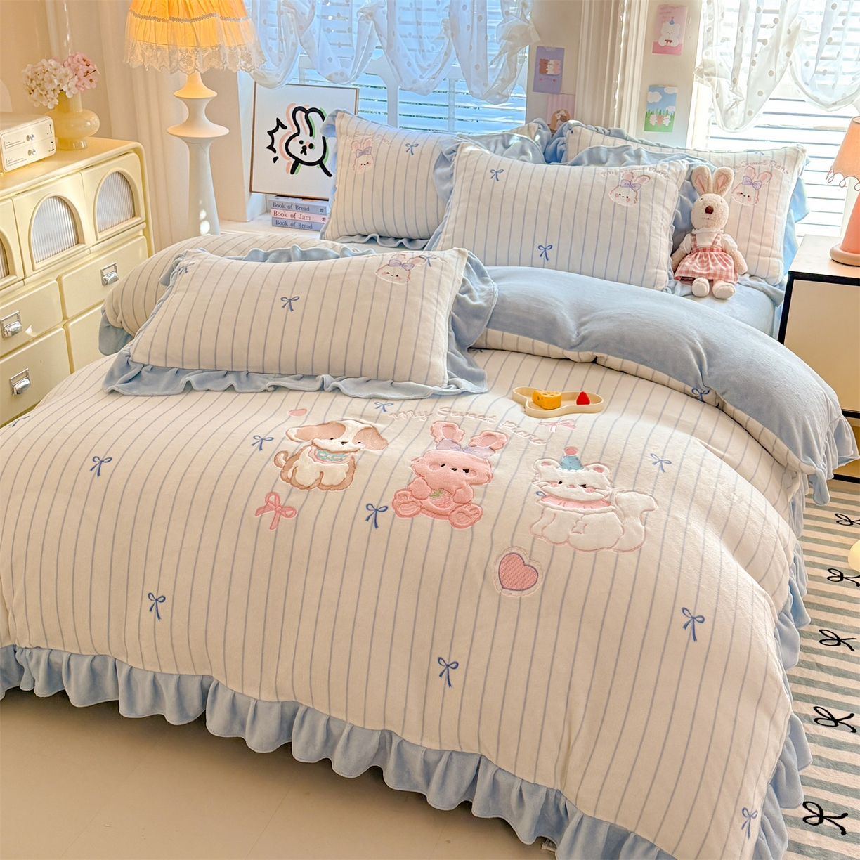 91家纺网 家纺一手货源 找家纺 （总）绒棉世家 2025秋冬新款卡通消光牛奶绒贴布绣四件套-多巴胺系列