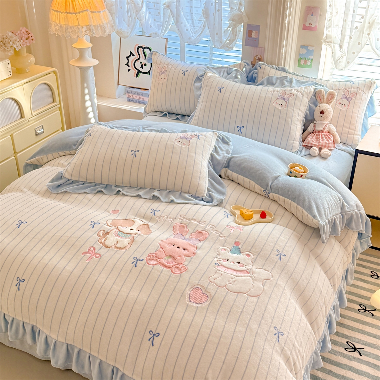 91家纺网 家纺一手货源 找家纺 （总）绒棉世家 2025秋冬新款卡通消光牛奶绒贴布绣四件套-多巴胺系列