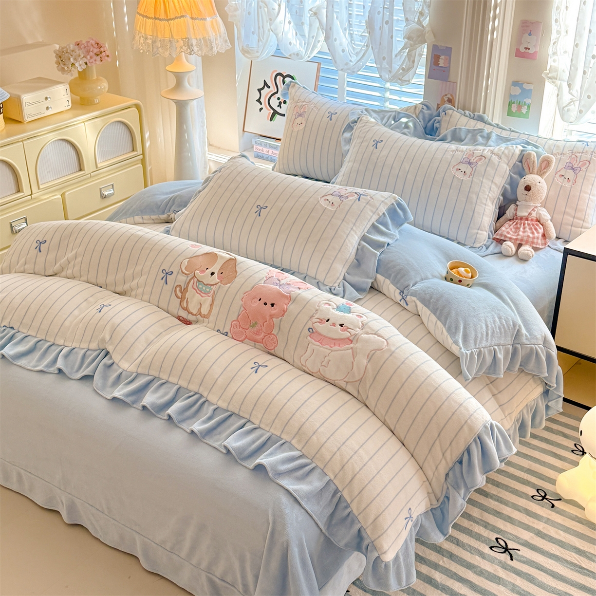 91家纺网 家纺一手货源 找家纺 （总）绒棉世家 2025秋冬新款卡通消光牛奶绒贴布绣四件套-多巴胺系列