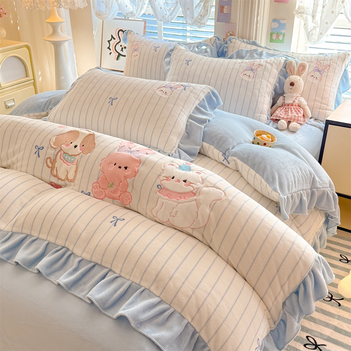 91家纺网 家纺一手货源 找家纺 （总）绒棉世家 2025秋冬新款卡通消光牛奶绒贴布绣四件套-多巴胺系列