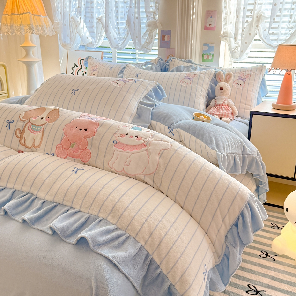 91家纺网 家纺一手货源 找家纺 （总）绒棉世家 2025秋冬新款卡通消光牛奶绒贴布绣四件套-多巴胺系列