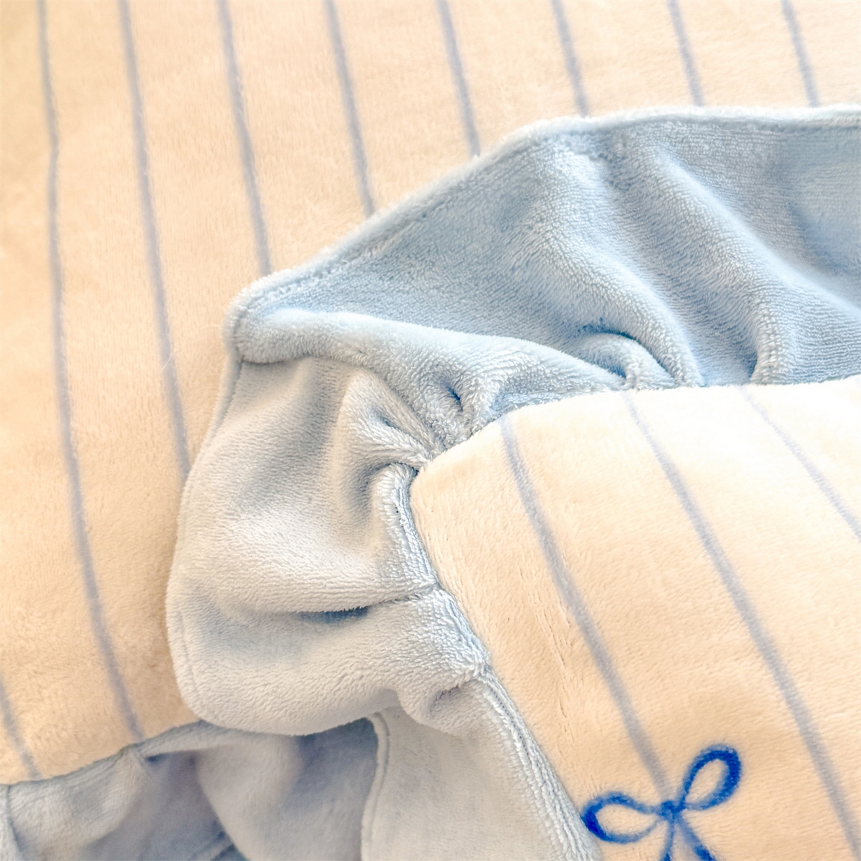 91家纺网 家纺一手货源 找家纺 （总）绒棉世家 2025秋冬新款卡通消光牛奶绒贴布绣四件套-多巴胺系列