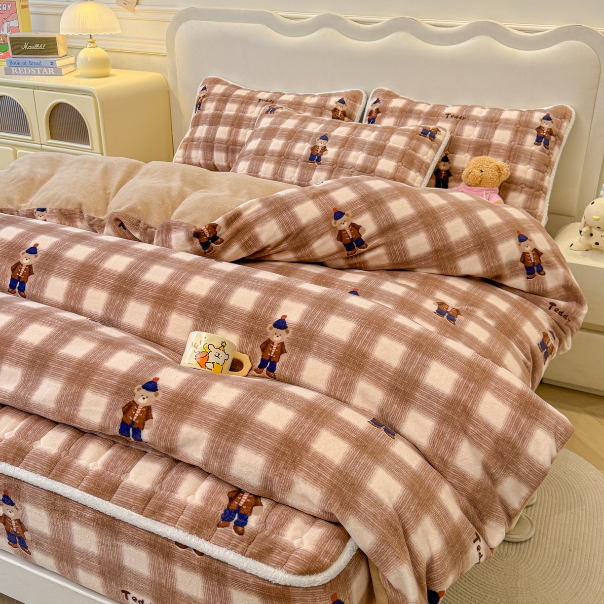 91家纺网 家纺一手货源 找家纺 LIFE.丽芙 2025秋冬新款A类牛奶绒加厚夹棉床笠+被套组合四件套 芭乐