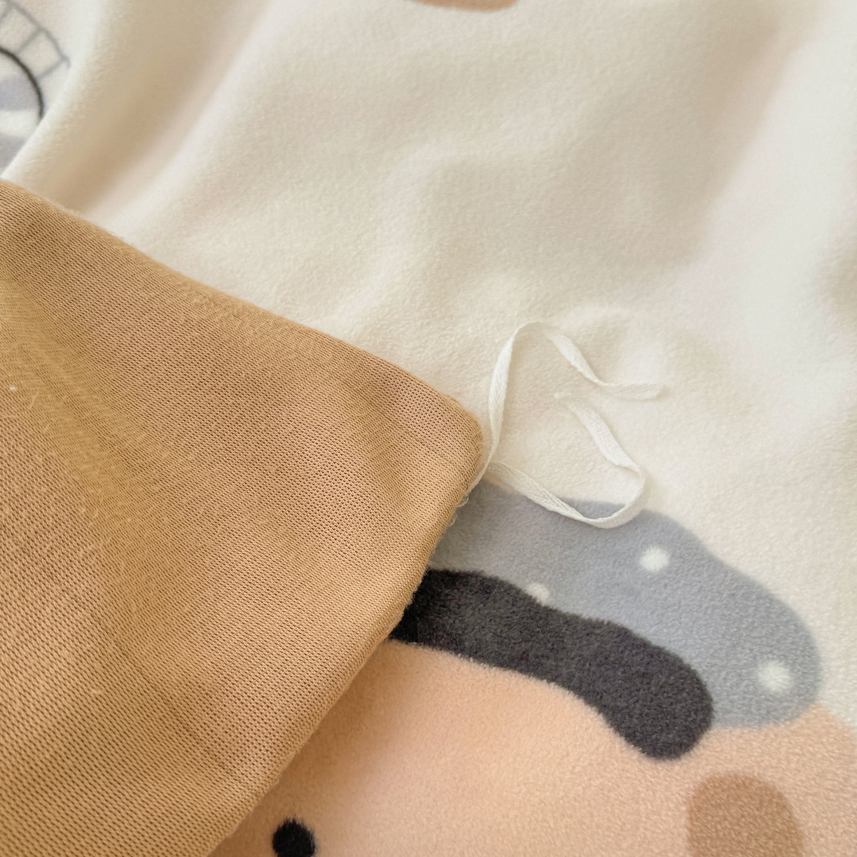 91家纺网 家纺一手货源 找家纺 LIFE.丽芙 2025秋冬新款A类牛奶绒加厚夹棉床笠+被套组合四件套 安心熊仔