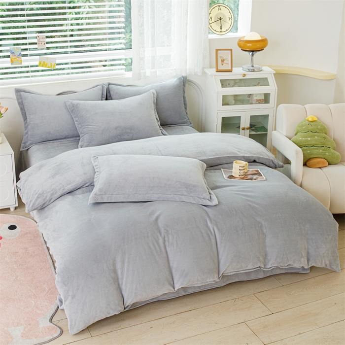 91家纺网 家纺一手货源 找家纺 锦罗绣 2025新款牛奶绒肌理纹四件套 浅灰