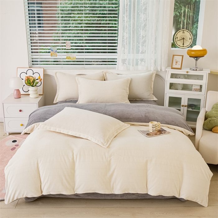 91家纺网 家纺一手货源 找家纺 锦罗绣 2025新款牛奶绒肌理纹四件套 米白拼灰