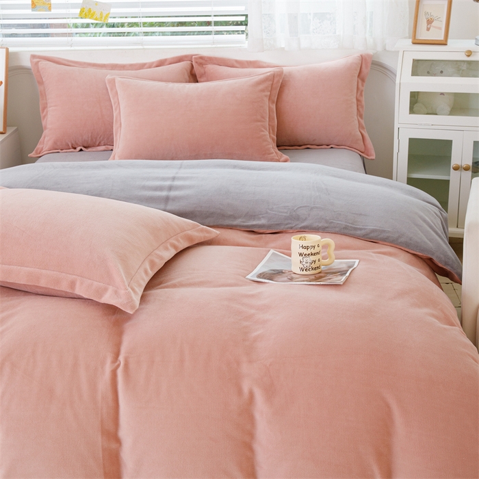 91家纺网 家纺一手货源 找家纺 锦罗绣 2025新款牛奶绒肌理纹四件套 粉拼灰