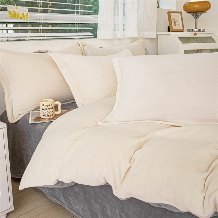 91家纺网 家纺一手货源 找家纺 锦罗绣 2025新款牛奶绒肌理纹四件套 米白拼灰