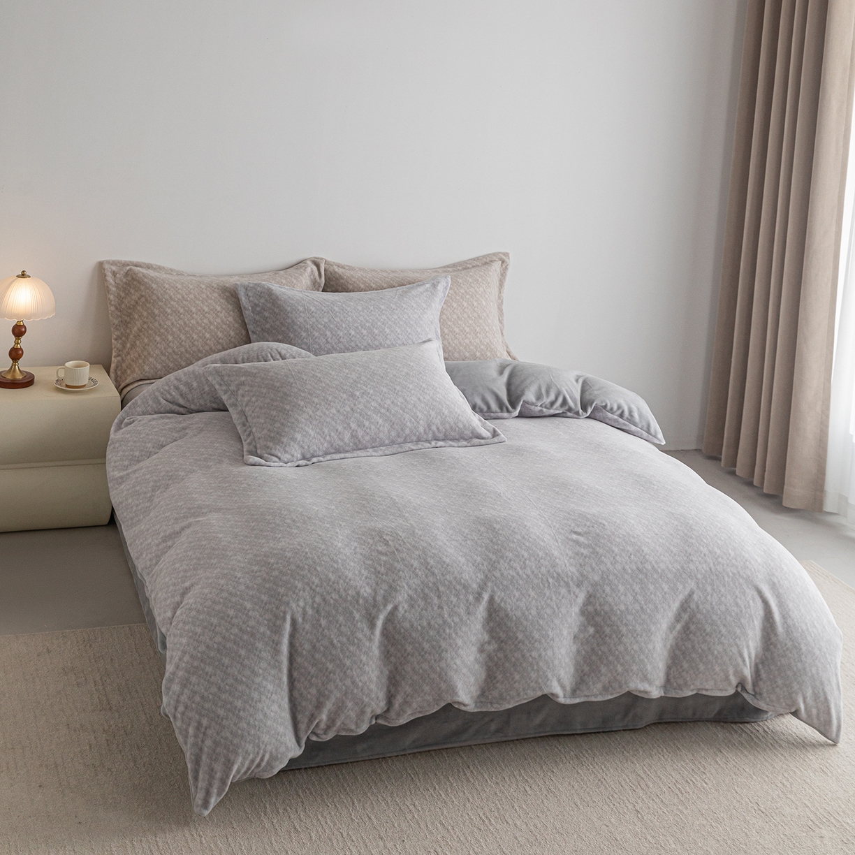 91家纺网 家纺一手货源 找家纺 锦罗绣 2025新款牛奶绒肌理纹四件套 肌理纹-灰