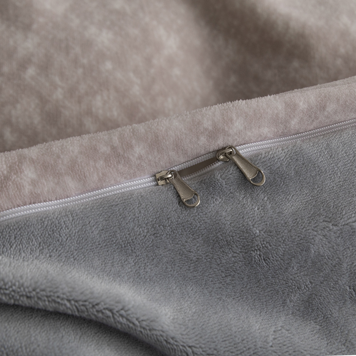 91家纺网 家纺一手货源 找家纺 锦罗绣 2025新款牛奶绒肌理纹四件套 肌理纹-咖