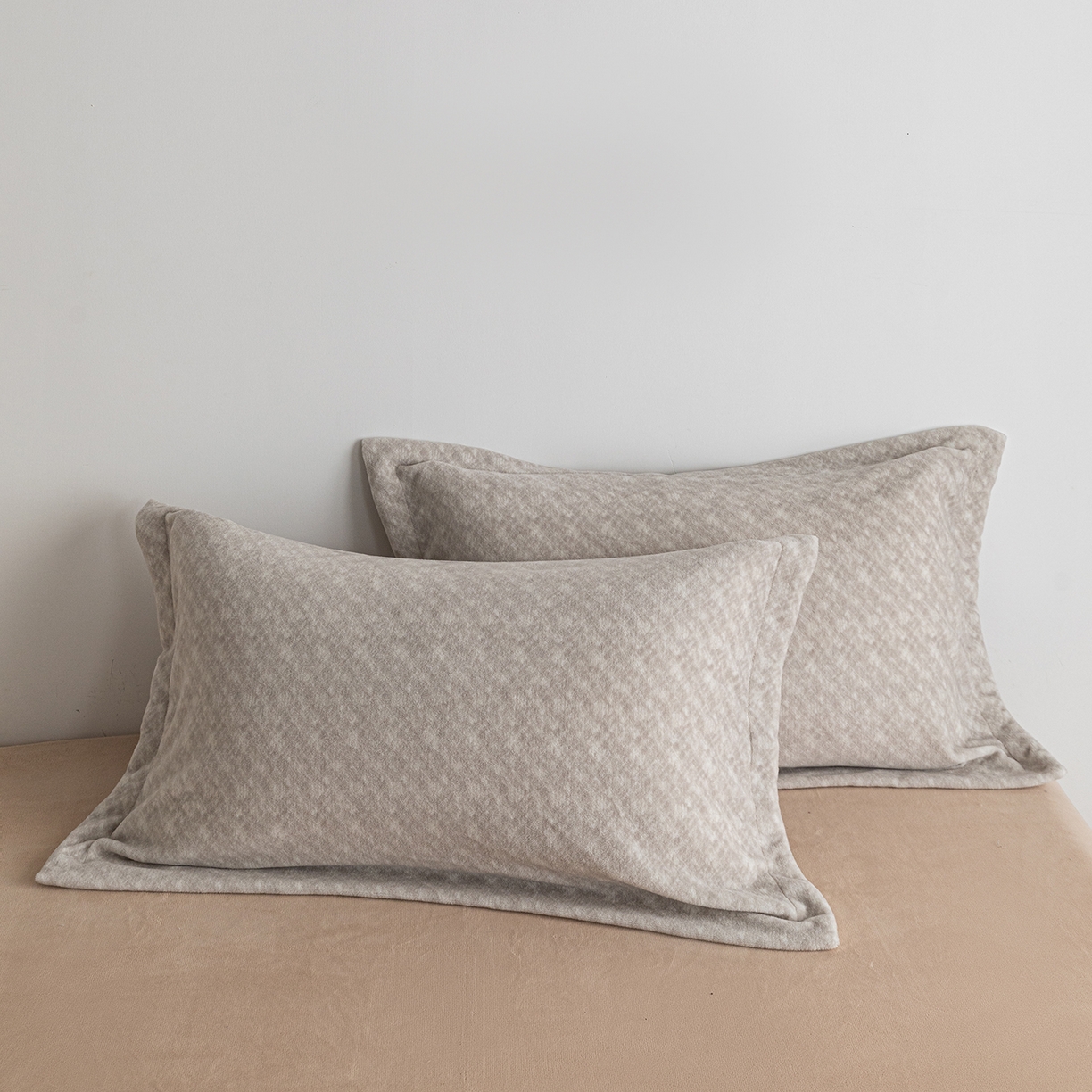 91家纺网 家纺一手货源 找家纺 锦罗绣 2025新款牛奶绒肌理纹四件套 肌理纹-棕