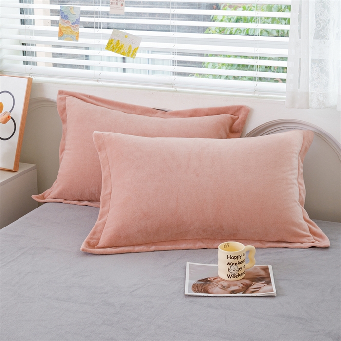 91家纺网 家纺一手货源 找家纺 锦罗绣 2025新款牛奶绒肌理纹四件套 粉拼灰