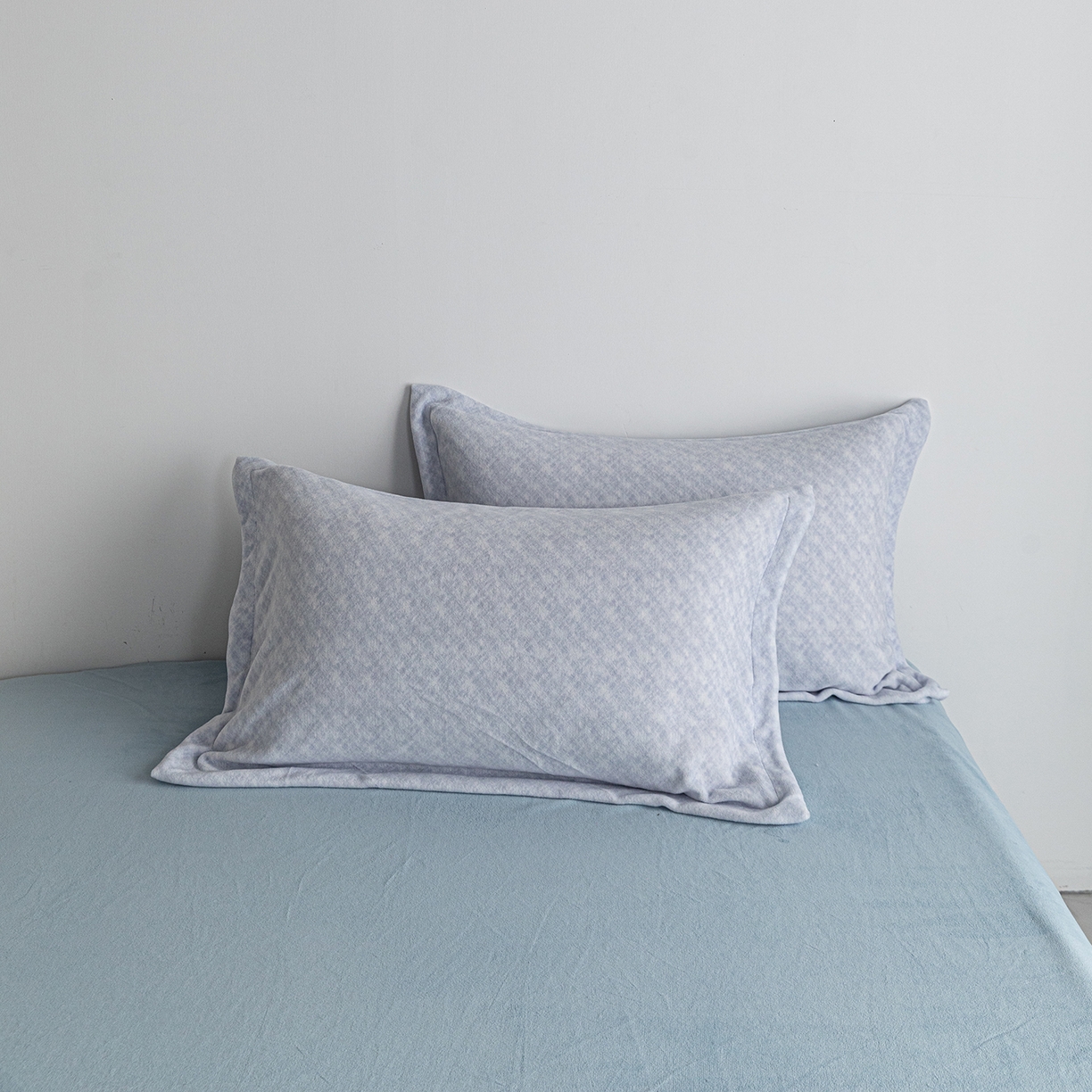 91家纺网 家纺一手货源 找家纺 锦罗绣 2025新款牛奶绒肌理纹四件套 肌理纹-蓝