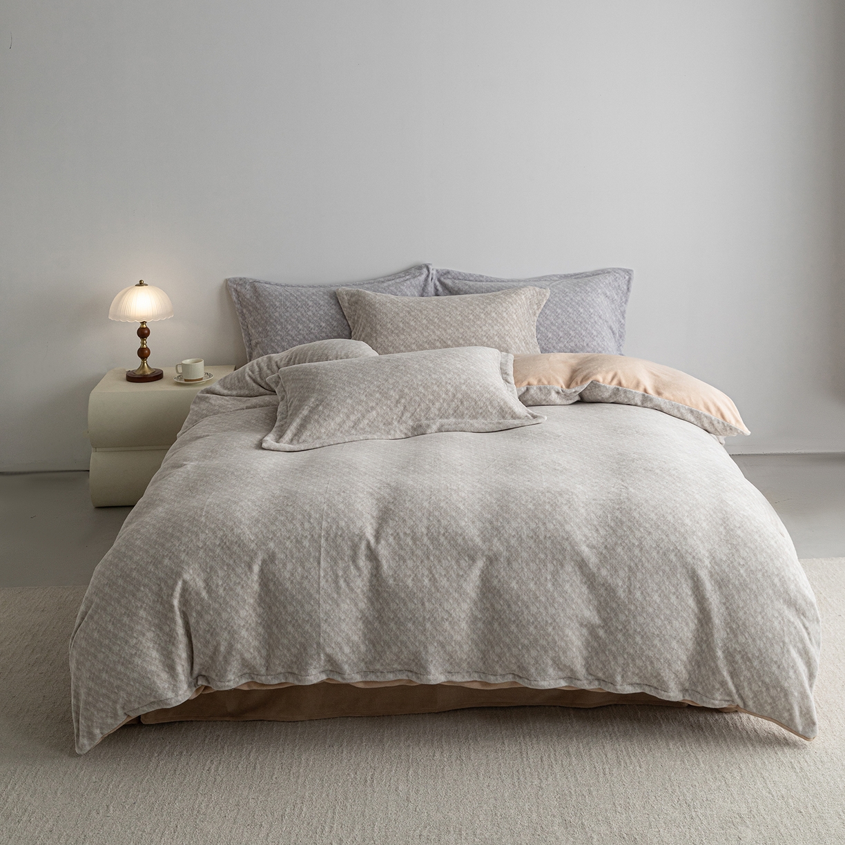 91家纺网 家纺一手货源 找家纺 锦罗绣 2025新款牛奶绒肌理纹四件套 肌理纹-棕