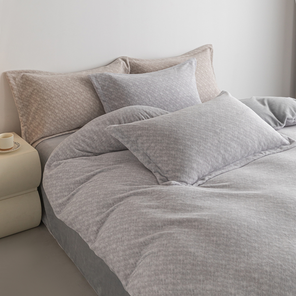 91家纺网 家纺一手货源 找家纺 锦罗绣 2025新款牛奶绒肌理纹四件套 肌理纹-灰