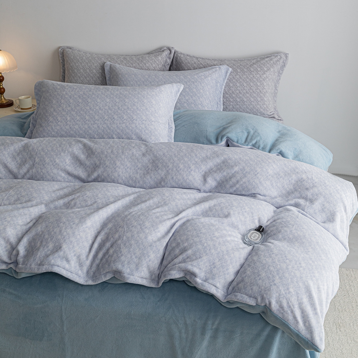 91家纺网 家纺一手货源 找家纺 锦罗绣 2025新款牛奶绒肌理纹四件套 肌理纹-蓝