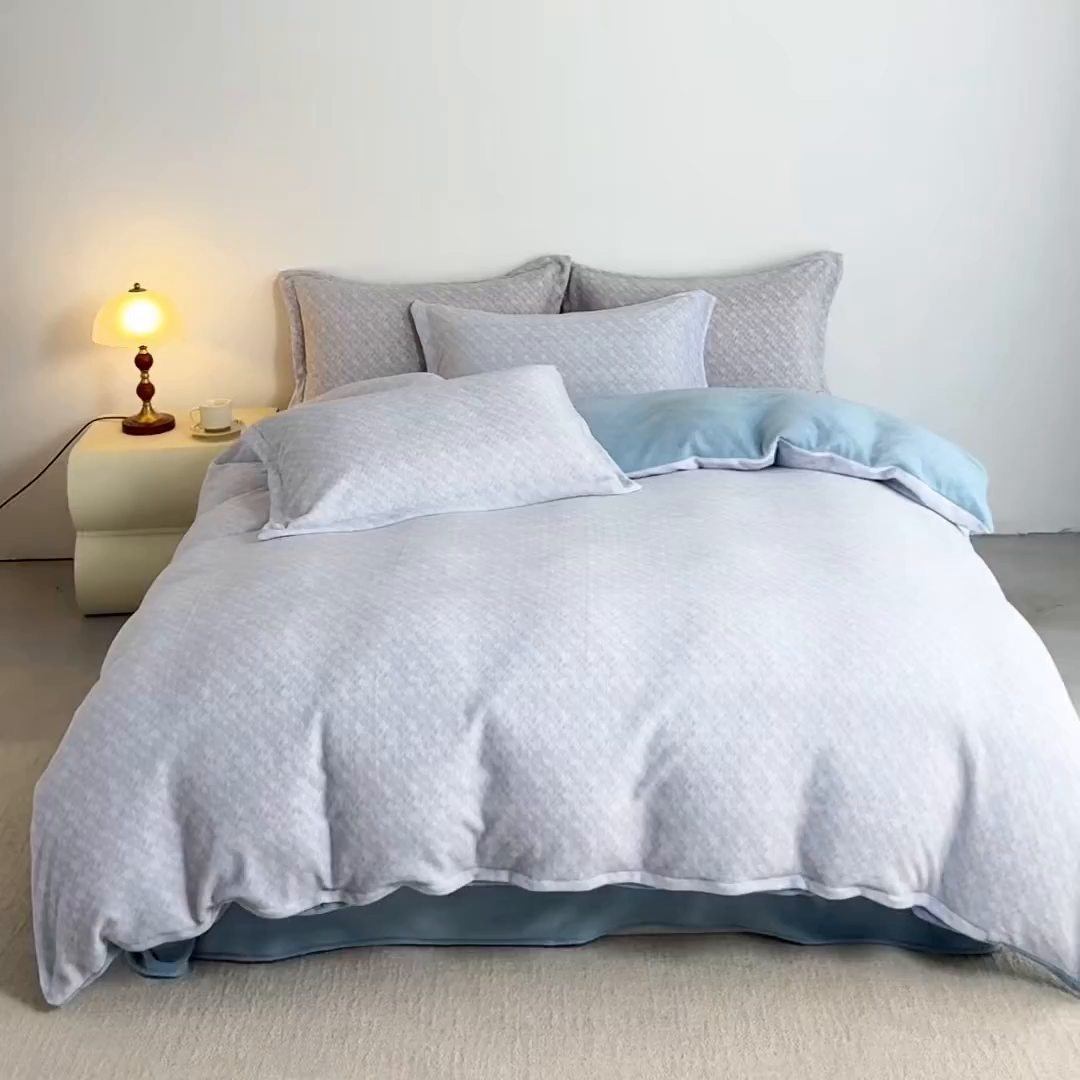 91家纺网 家纺一手货源 找家纺 锦罗绣 2025新款牛奶绒肌理纹四件套 肌理纹-蓝