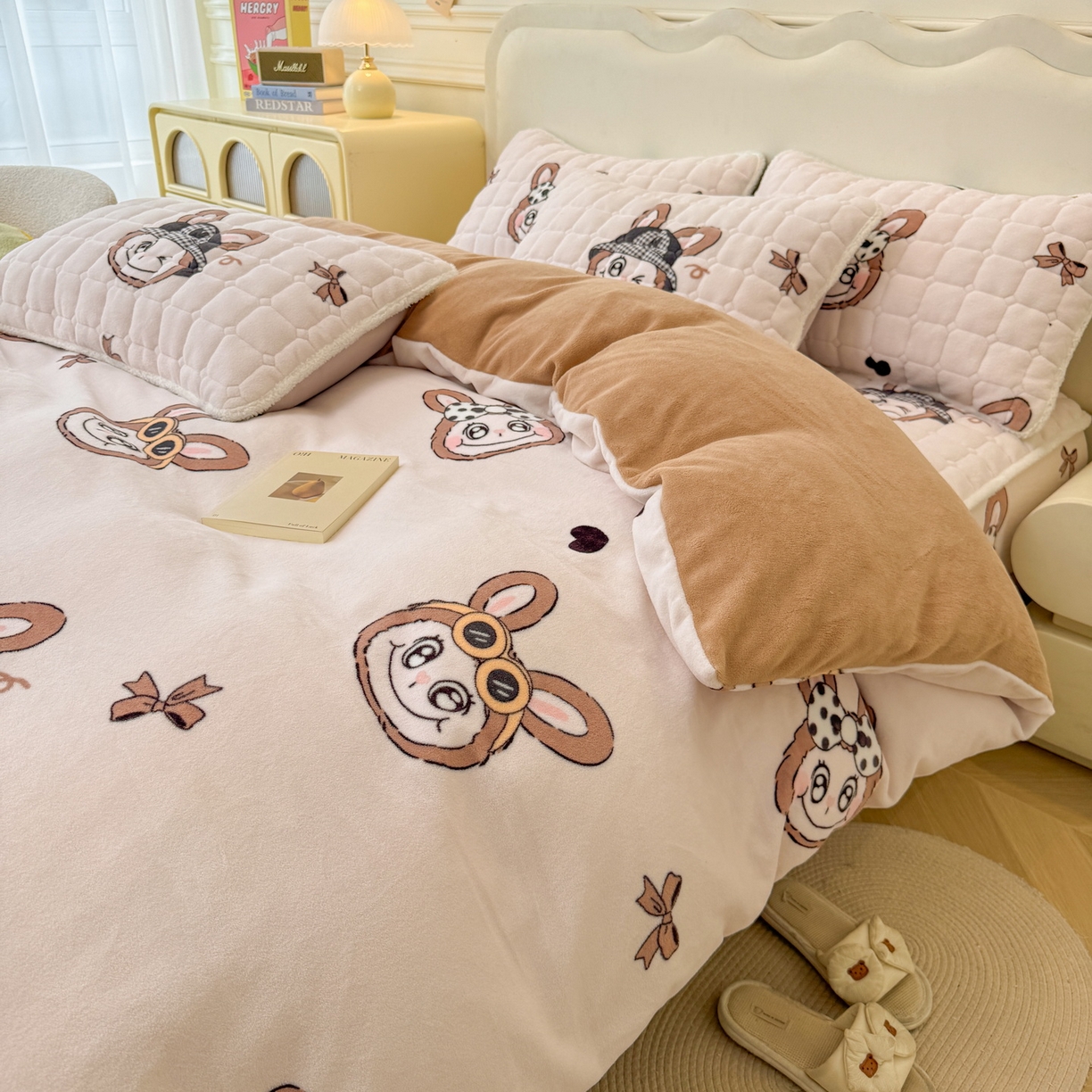 91家纺网 家纺一手货源 找家纺 LIFE.丽芙 2025秋冬新款A类牛奶绒加厚夹棉床笠+被套组合四件套 趣多多