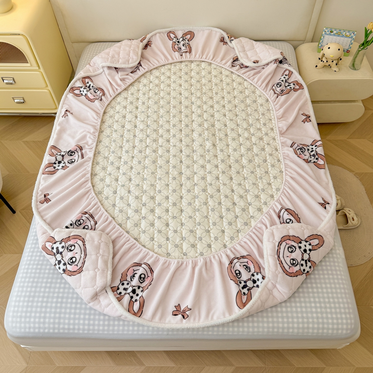 91家纺网 家纺一手货源 找家纺 LIFE.丽芙 2025秋冬新款A类牛奶绒加厚夹棉床笠+被套组合四件套 趣多多