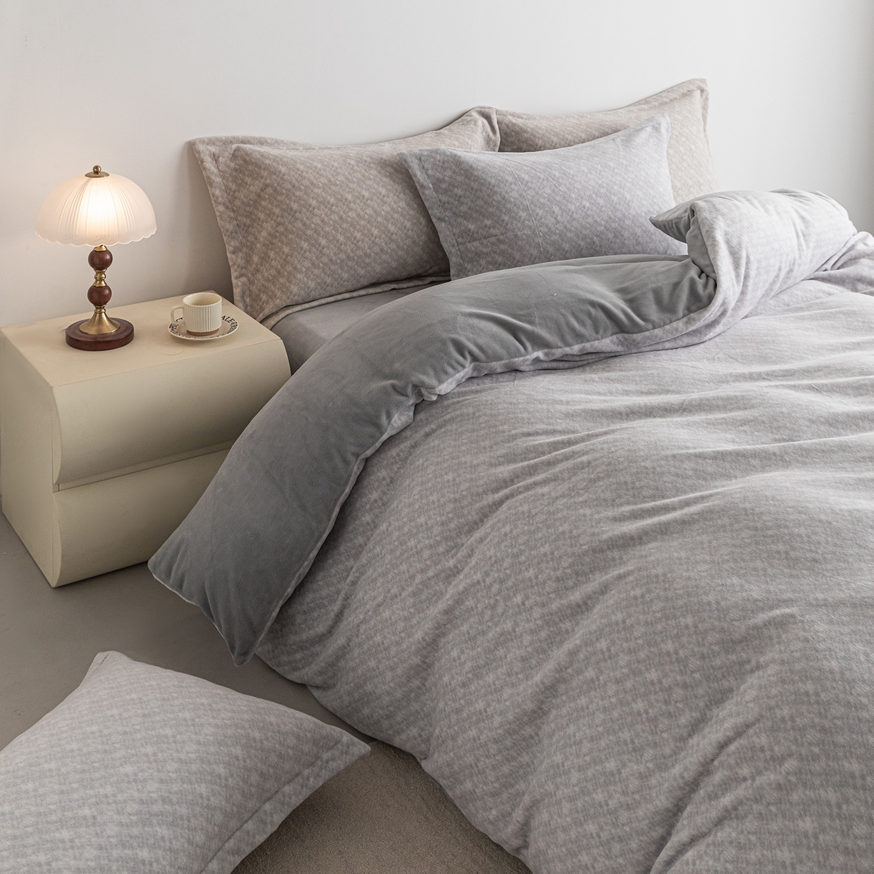 91家纺网 家纺一手货源 找家纺 锦罗绣 2025新款牛奶绒肌理纹四件套 肌理纹-灰