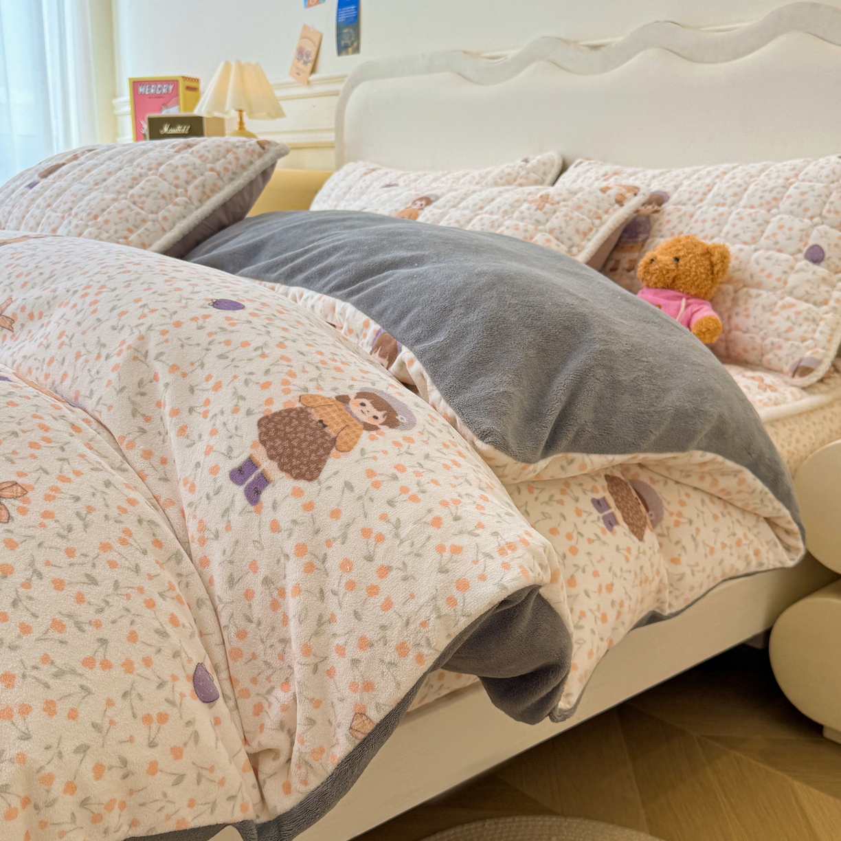 91家纺网 家纺一手货源 找家纺 LIFE.丽芙 2025秋冬新款A类牛奶绒加厚夹棉床笠+被套组合四件套 甜美女孩