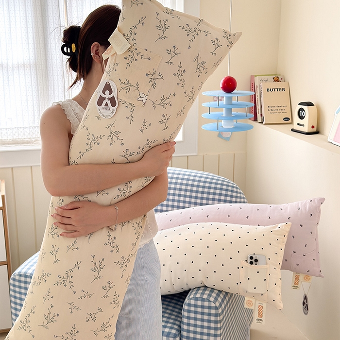 91家纺网 家纺一手货源 找家纺 （总）贝扬思家纺 2025新款云感双层纱软萌长条抱枕系列~抱睡敲舒服~