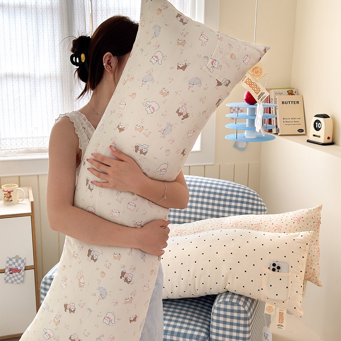 91家纺网 家纺一手货源 找家纺 （总）贝扬思家纺 2025新款云感双层纱软萌长条抱枕系列~抱睡敲舒服~