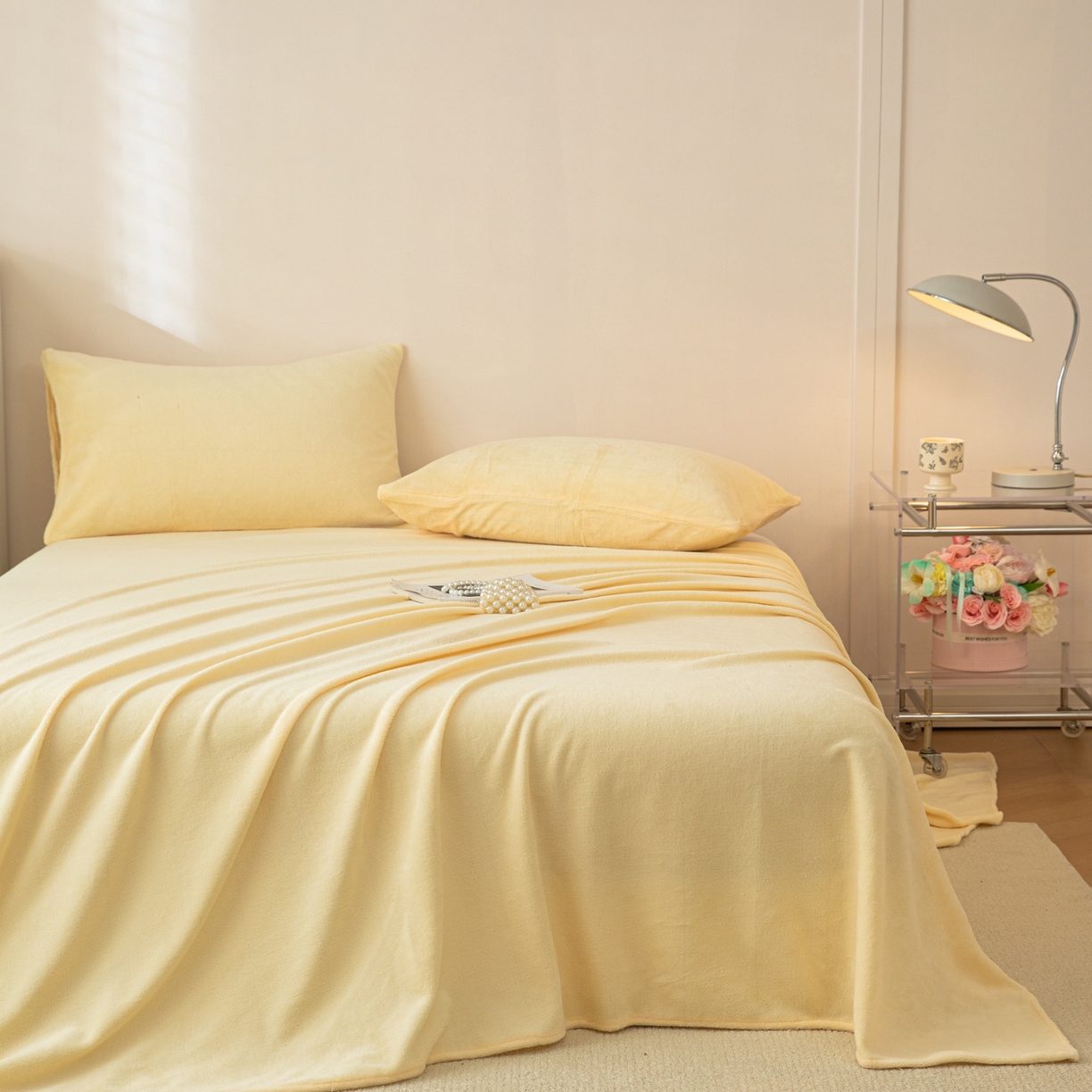 91家纺网 家纺一手货源 找家纺 （总）眠博士 2025新款简约牛奶绒纯色单床单-场景二