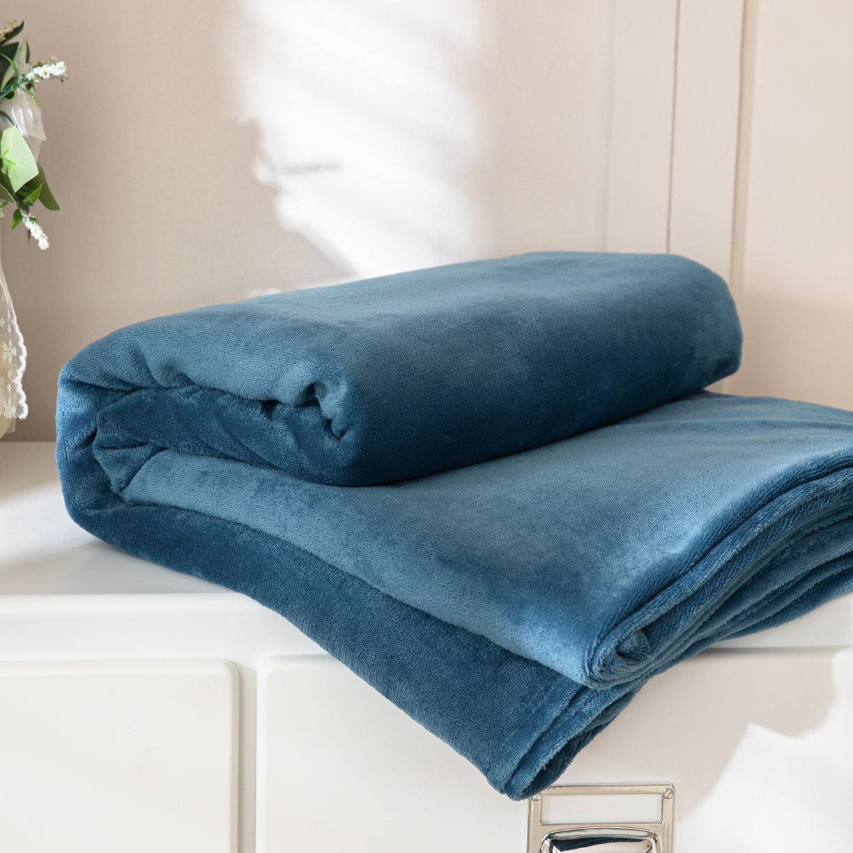 91家纺网 家纺一手货源 找家纺 （总）眠博士 2025新款简约牛奶绒纯色单床单-场景二