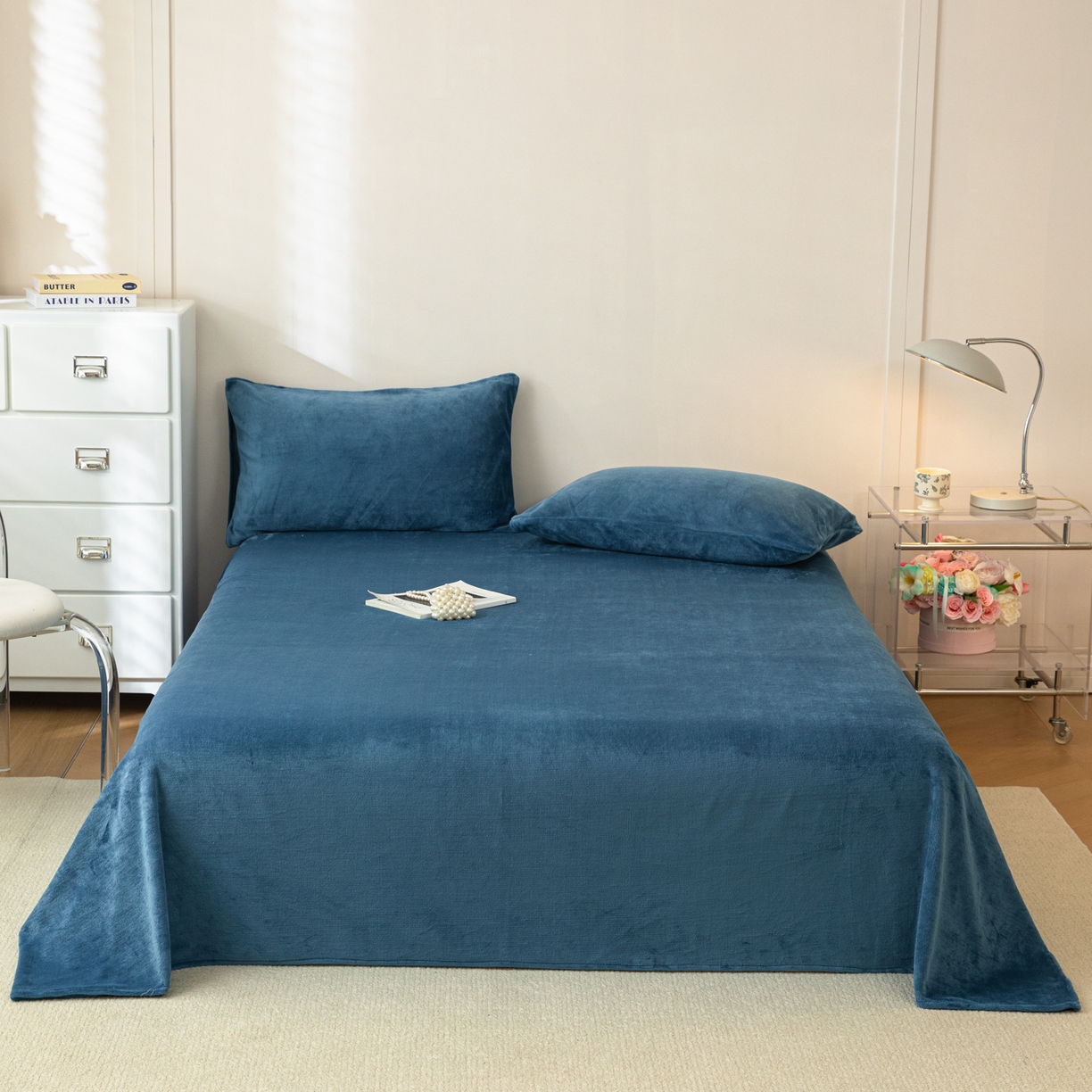 91家纺网 家纺一手货源 找家纺 （总）眠博士 2025新款简约牛奶绒纯色单床单-场景二