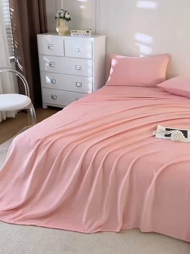 91家纺网 家纺一手货源 找家纺 眠博士 2025新款简约牛奶绒纯色单床单-场景二 牛奶绒纯色床单-粉色