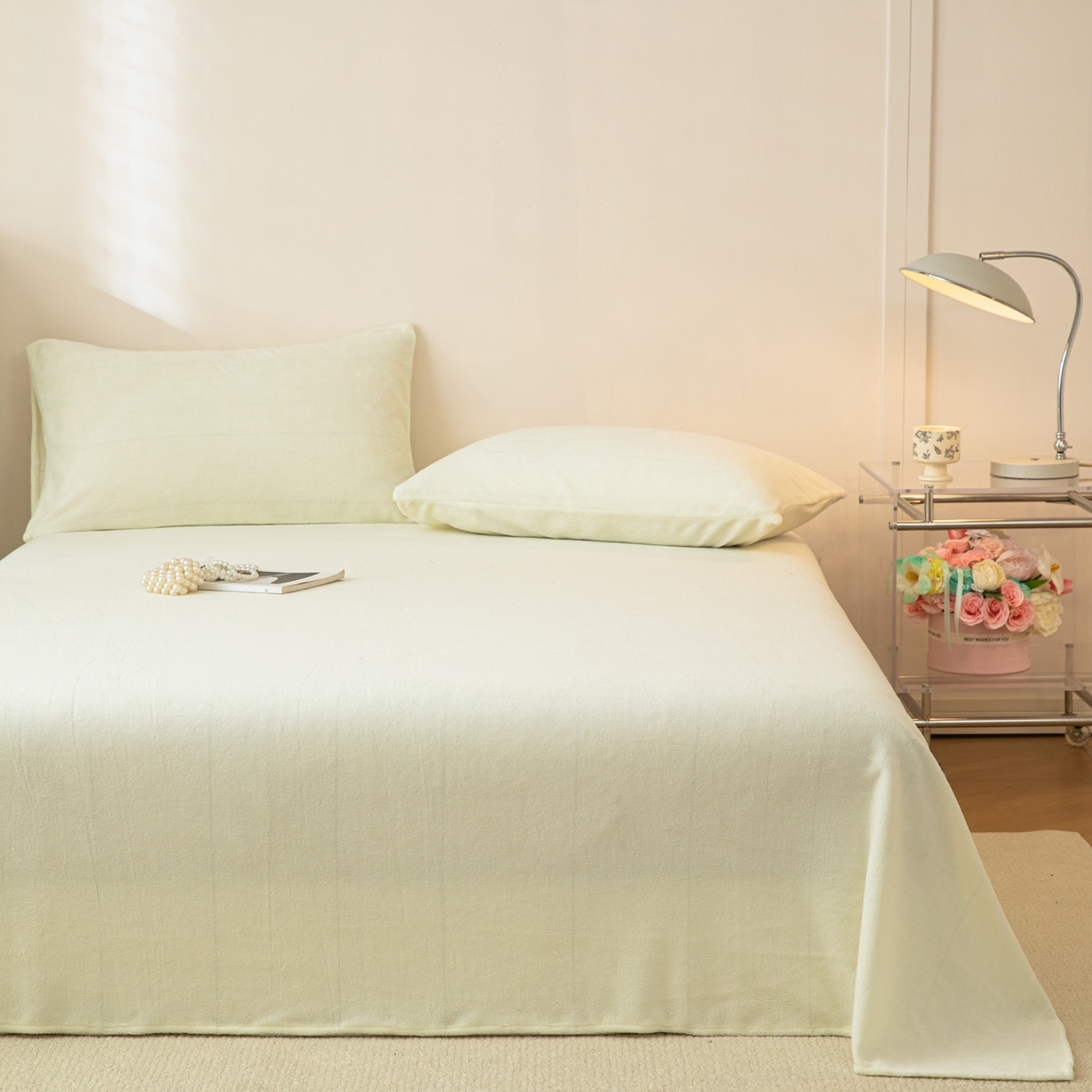 91家纺网 家纺一手货源 找家纺 眠博士 2025新款简约牛奶绒纯色单床单-场景二 牛奶绒纯色床单-奶白