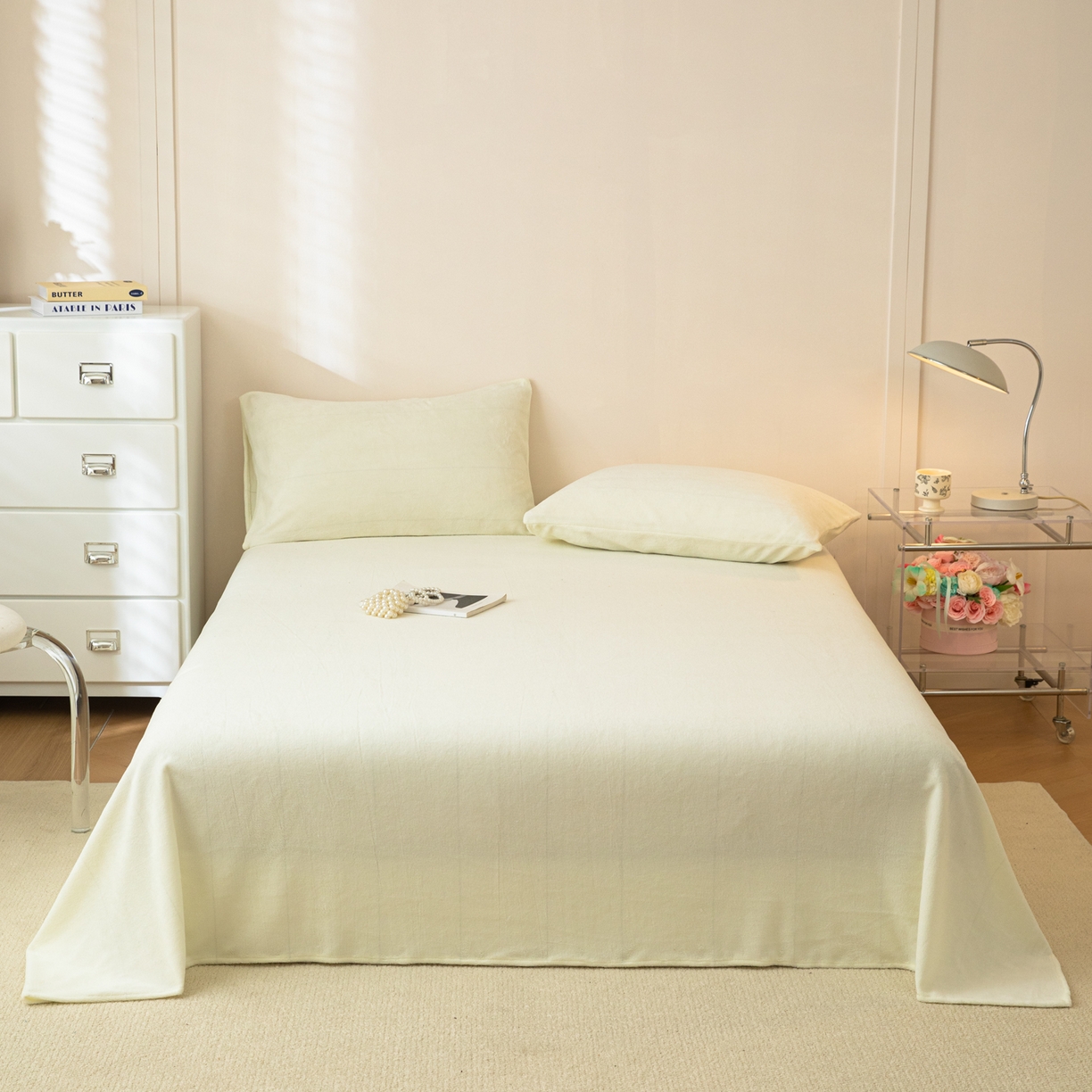 91家纺网 家纺一手货源 找家纺 眠博士 2025新款简约牛奶绒纯色单床单-场景二 牛奶绒纯色床单-奶白
