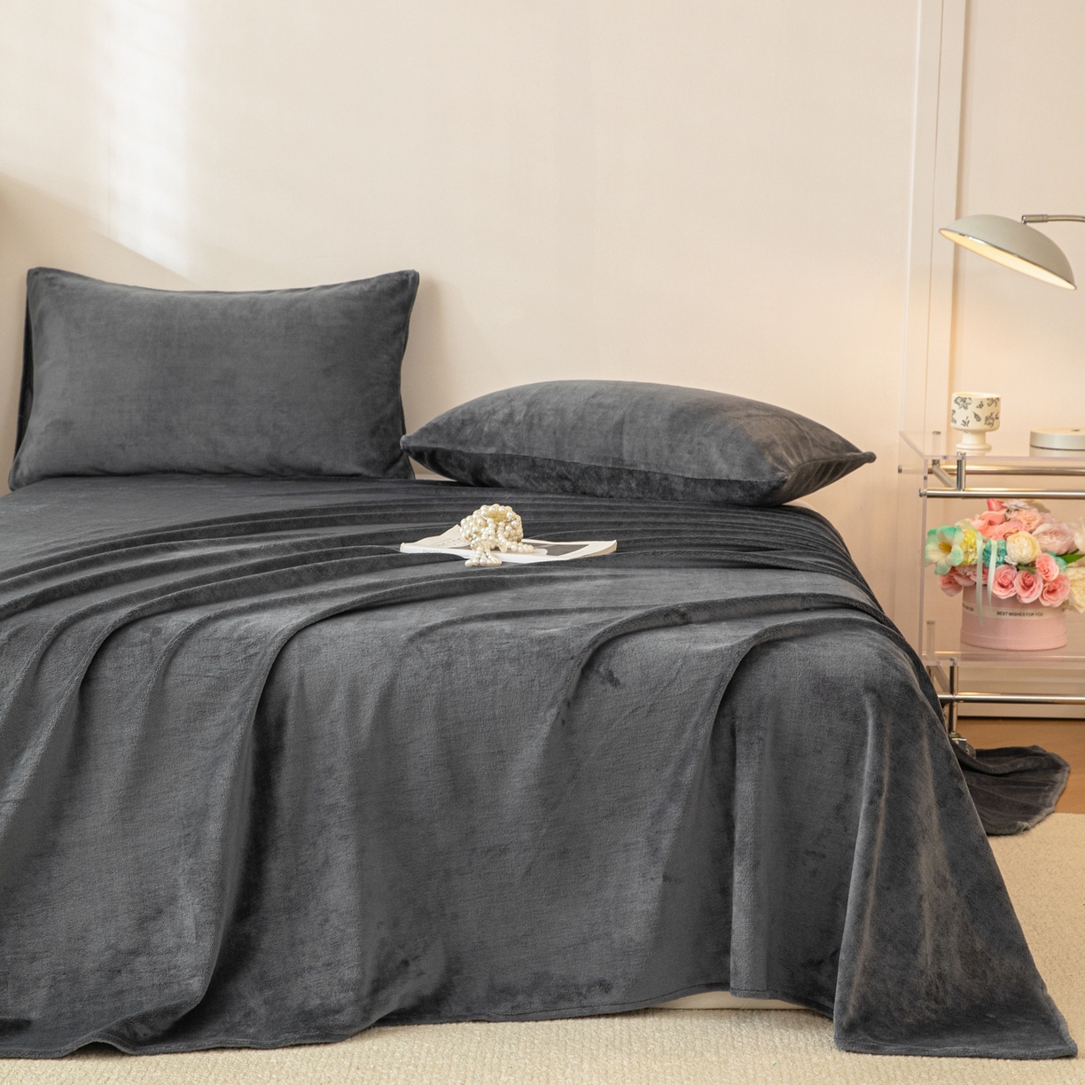 眠博士 2025新款简约牛奶绒纯色单床单-场景二 牛奶绒纯色床单-深灰