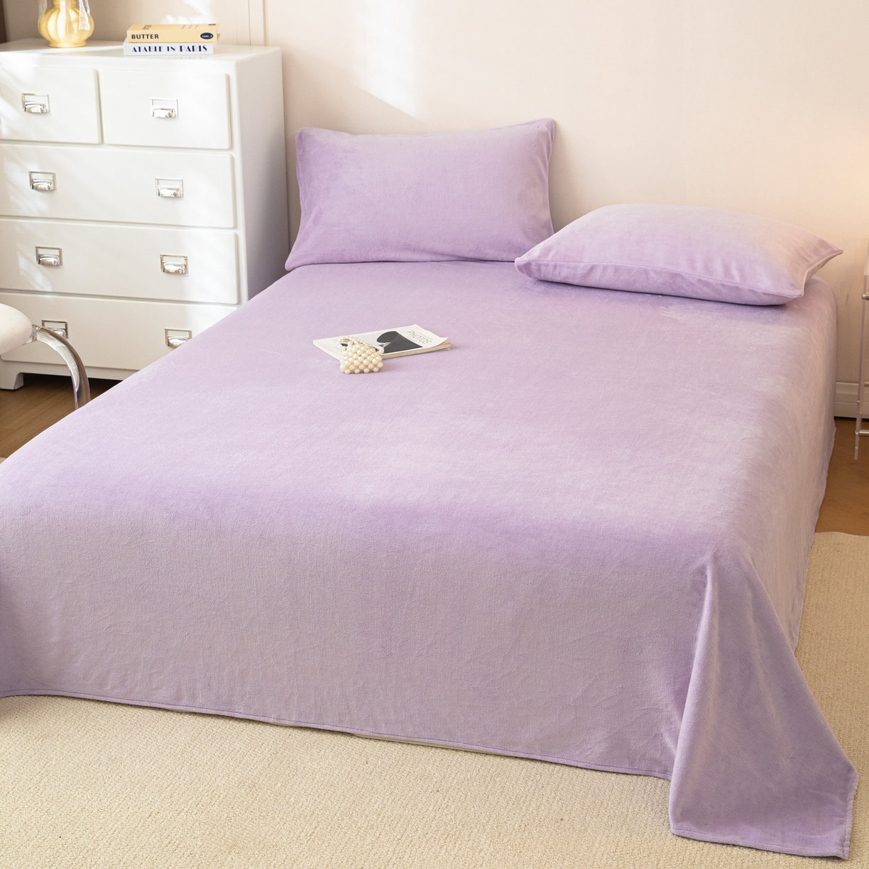 91家纺网 家纺一手货源 找家纺 眠博士 2025新款简约牛奶绒纯色单床单-场景二 牛奶绒纯色床单-丁香紫