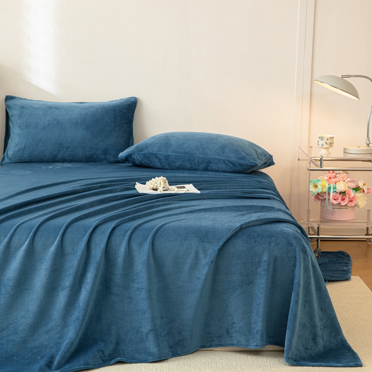 眠博士 2025新款简约牛奶绒纯色单床单-场景二 牛奶绒纯色床单-靛青