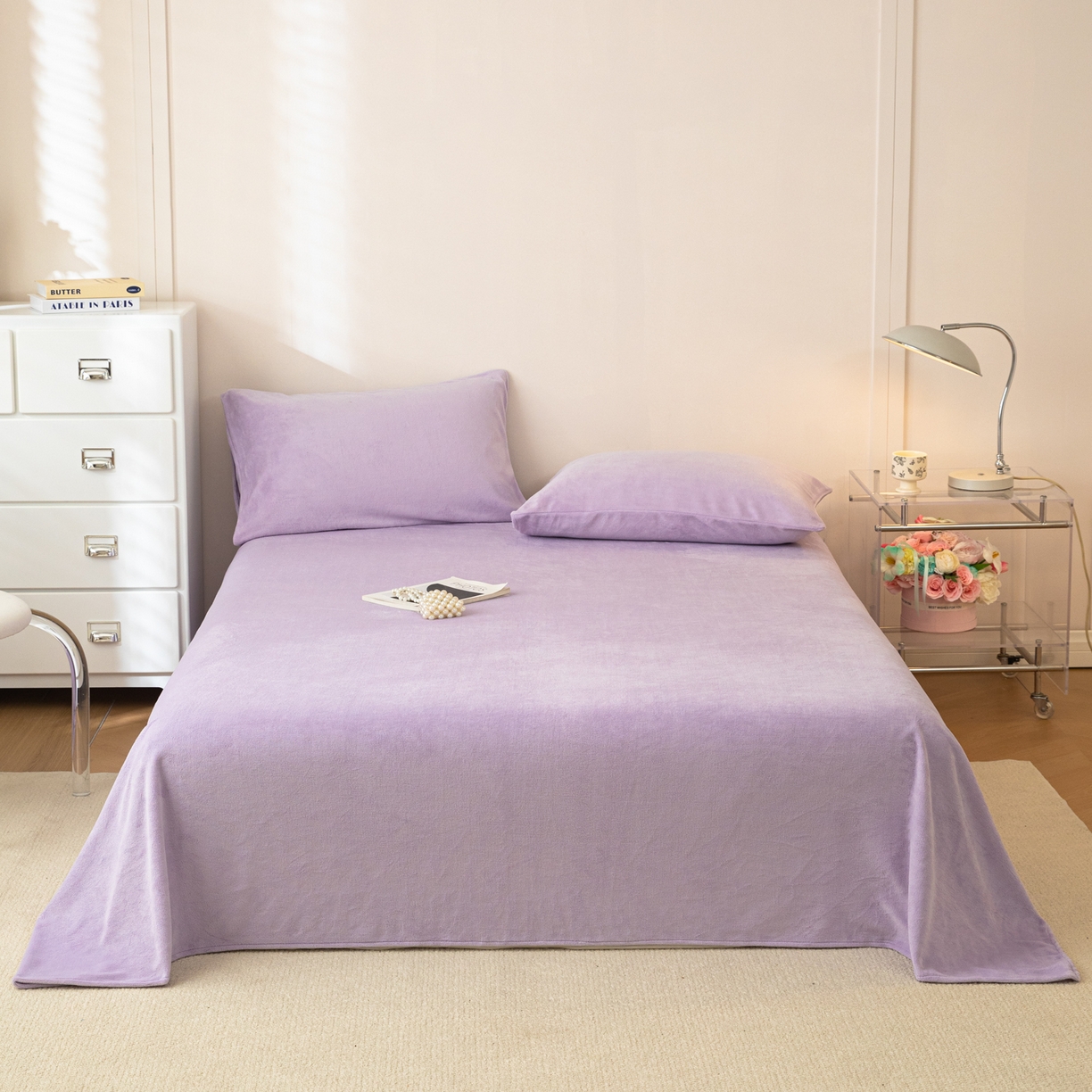 91家纺网 家纺一手货源 找家纺 眠博士 2025新款简约牛奶绒纯色单床单-场景二 牛奶绒纯色床单-丁香紫