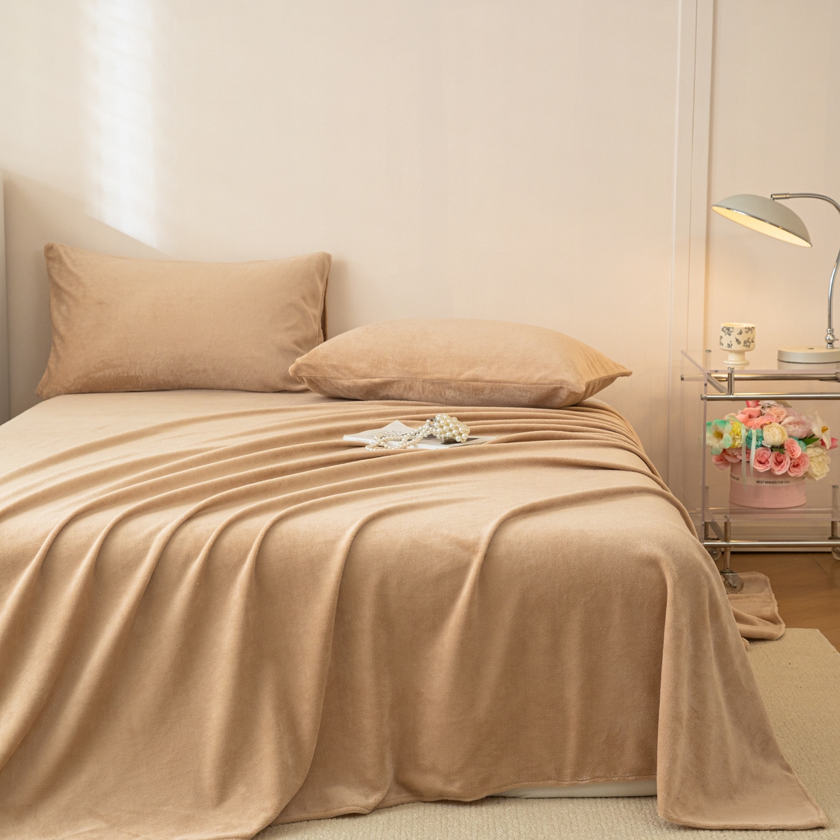 眠博士 2025新款简约牛奶绒纯色单床单-场景二 牛奶绒纯色床单-暖咖