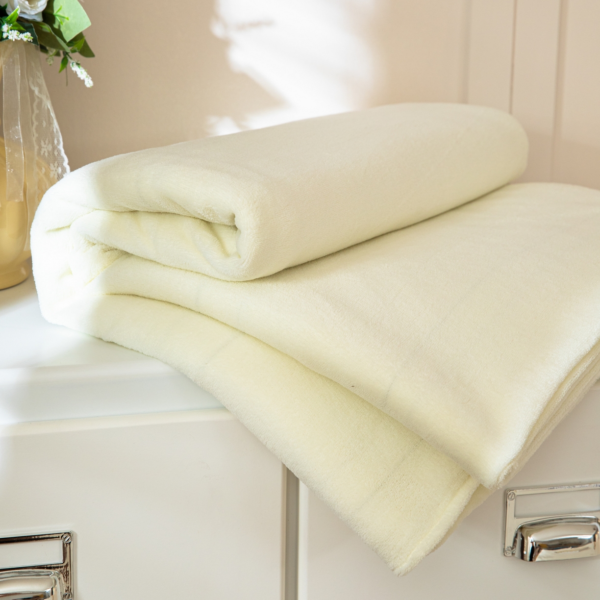 91家纺网 家纺一手货源 找家纺 眠博士 2025新款简约牛奶绒纯色单床单-场景二 牛奶绒纯色床单-奶白