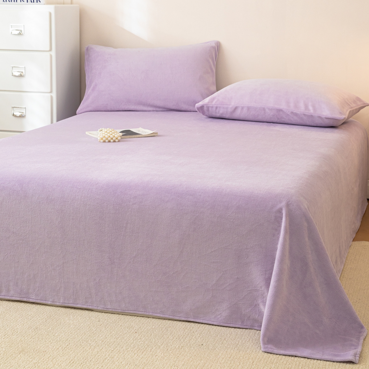 91家纺网 家纺一手货源 找家纺 眠博士 2025新款简约牛奶绒纯色单床单-场景二 牛奶绒纯色床单-丁香紫