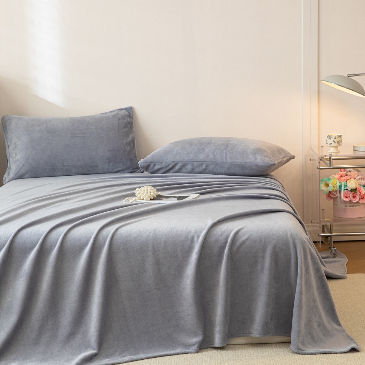 91家纺网 家纺一手货源 找家纺 （总）眠博士 2025新款简约牛奶绒纯色单床单-场景二