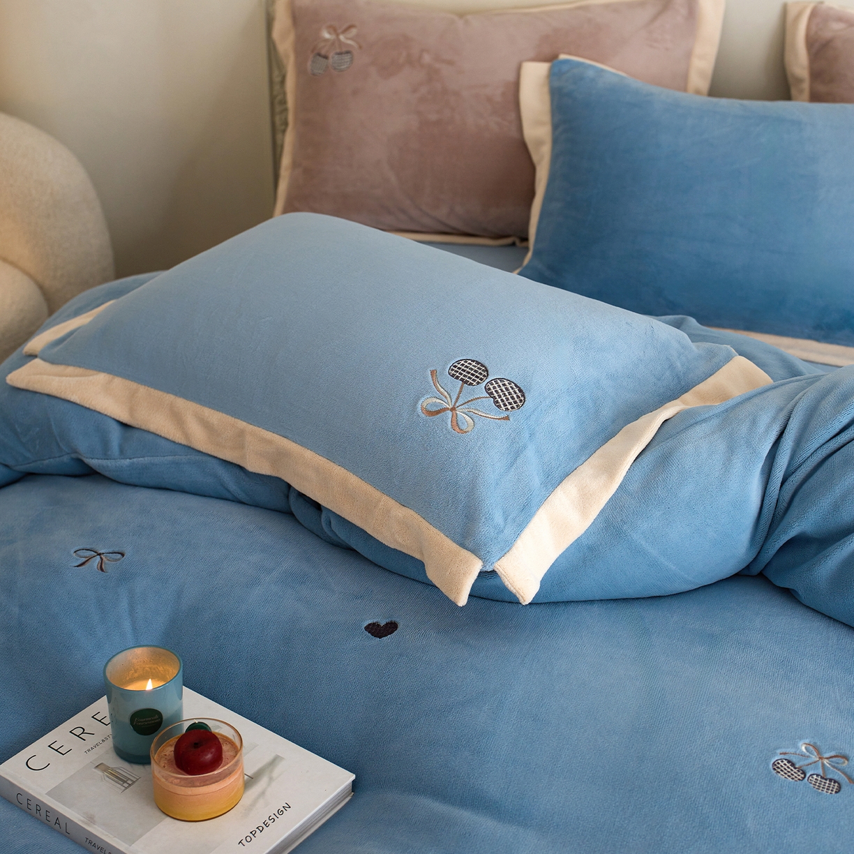 91家纺网 家纺一手货源 找家纺 （总）卡初家居（原微来） 2025新款秋冬全消光A类母婴标准亲肤牛奶绒绣花四件套