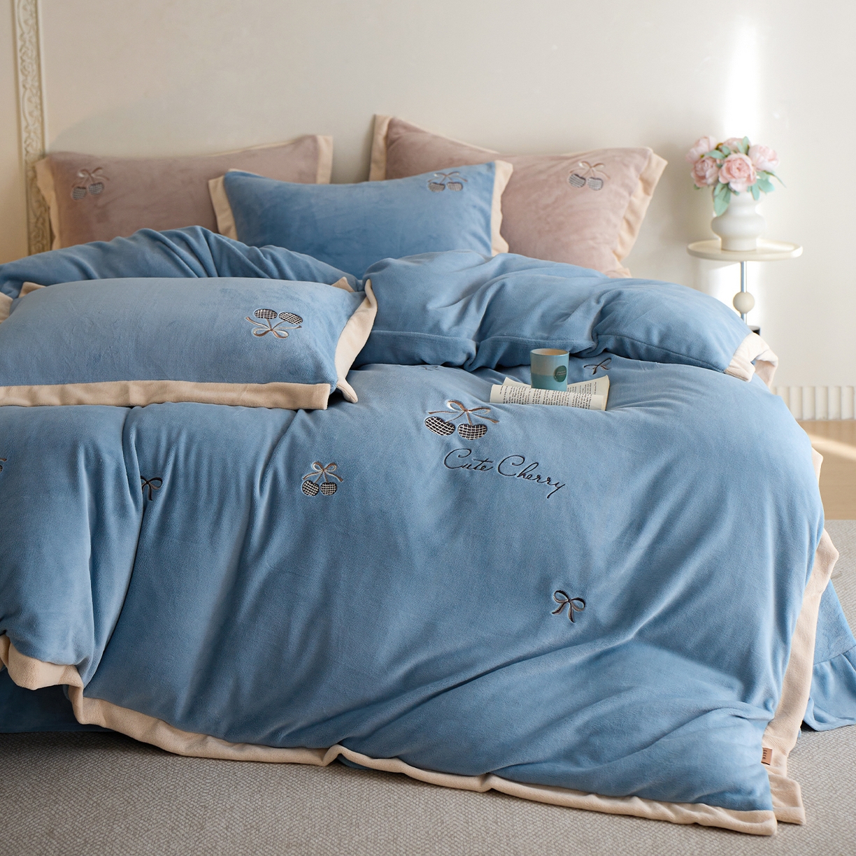 91家纺网 家纺一手货源 找家纺 （总）卡初家居（原微来） 2025新款秋冬全消光A类母婴标准亲肤牛奶绒绣花四件套