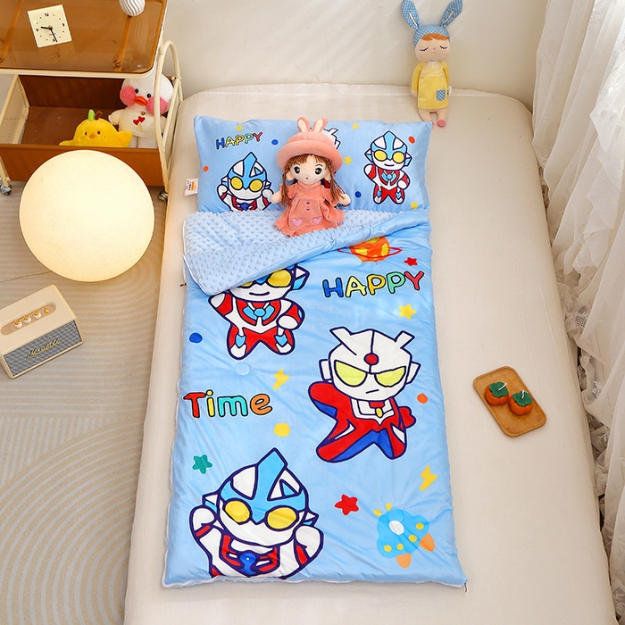 91家纺网 家纺一手货源 找家纺 八零年代 2025新款秋冬加厚豆豆绒儿童一体睡袋宝宝绒防踢被 战士英雄