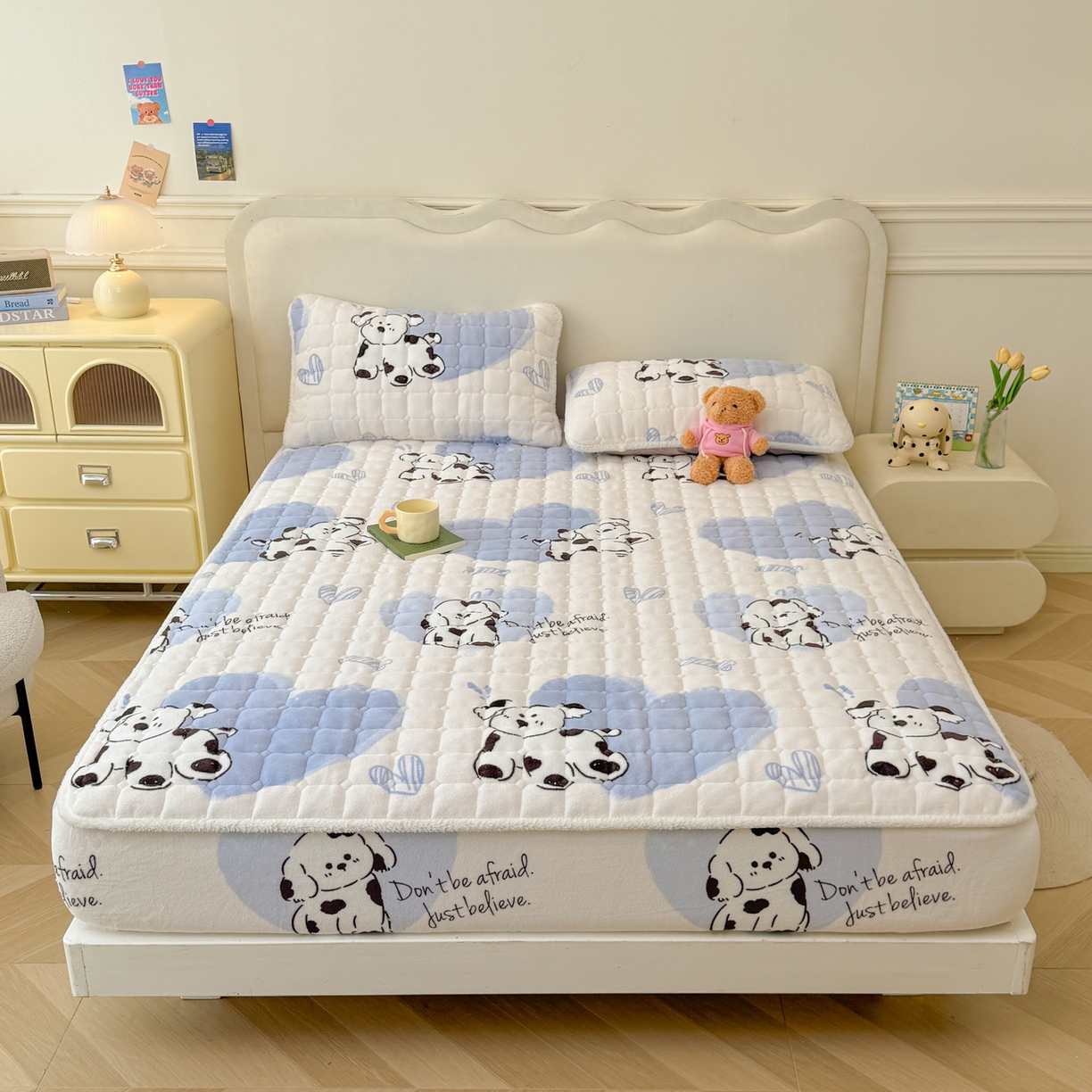 91家纺网 家纺一手货源 找家纺 LIFE.丽芙 2025秋冬新款A类牛奶绒加厚夹棉床笠+被套组合四件套 幸运狗