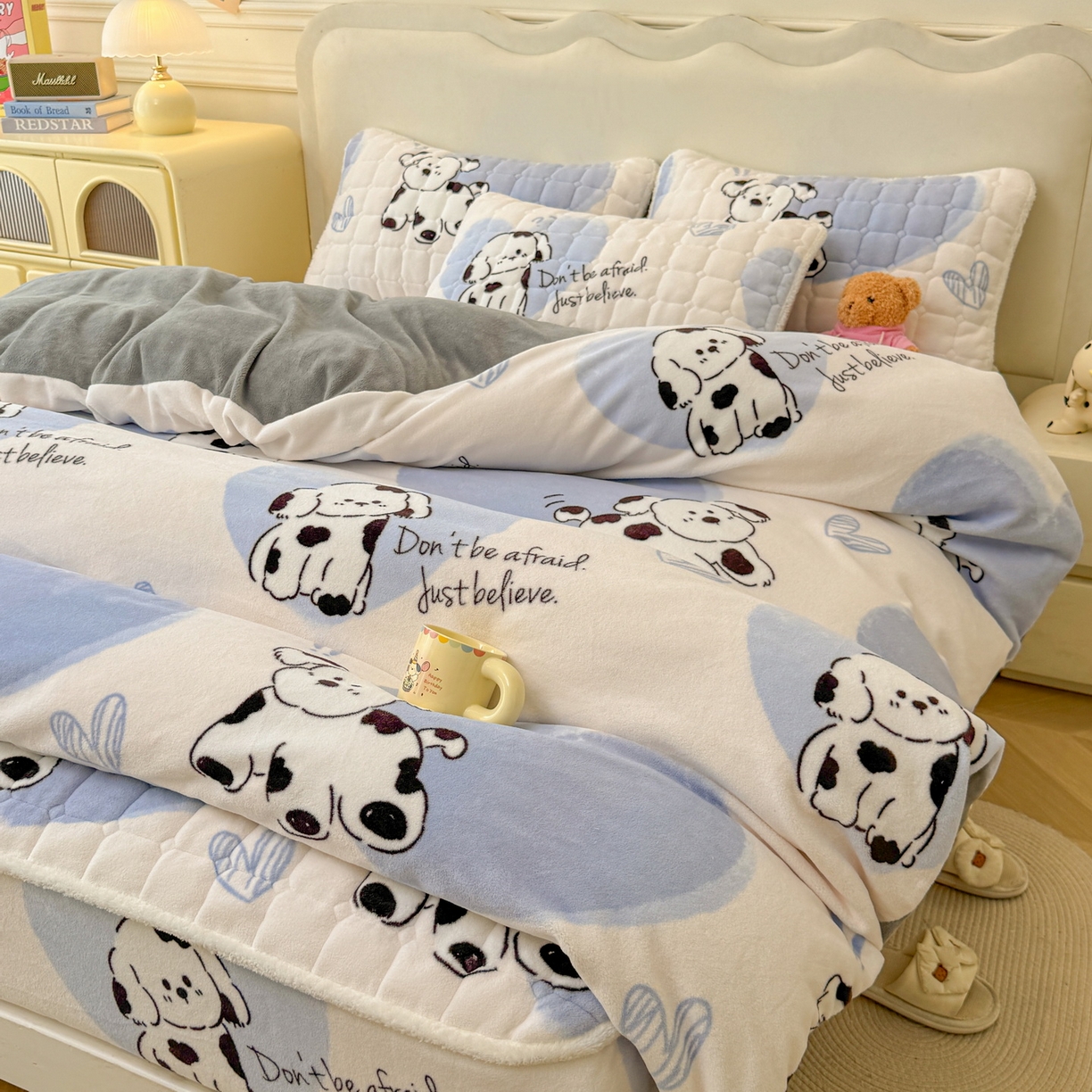 91家纺网 家纺一手货源 找家纺 LIFE.丽芙 2025秋冬新款A类牛奶绒加厚夹棉床笠+被套组合四件套 幸运狗