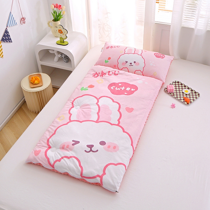 91家纺网 家纺一手货源 找家纺 八零年代 2025新款秋冬加厚豆豆绒儿童一体睡袋宝宝绒防踢被 战士英雄